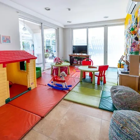 Peridis Family Lägenhetshotell 5*